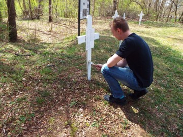 Wiosenne porządki na cmentarzach wojennych z czasów I wojny światowej w Kamionie nad Rawką, 